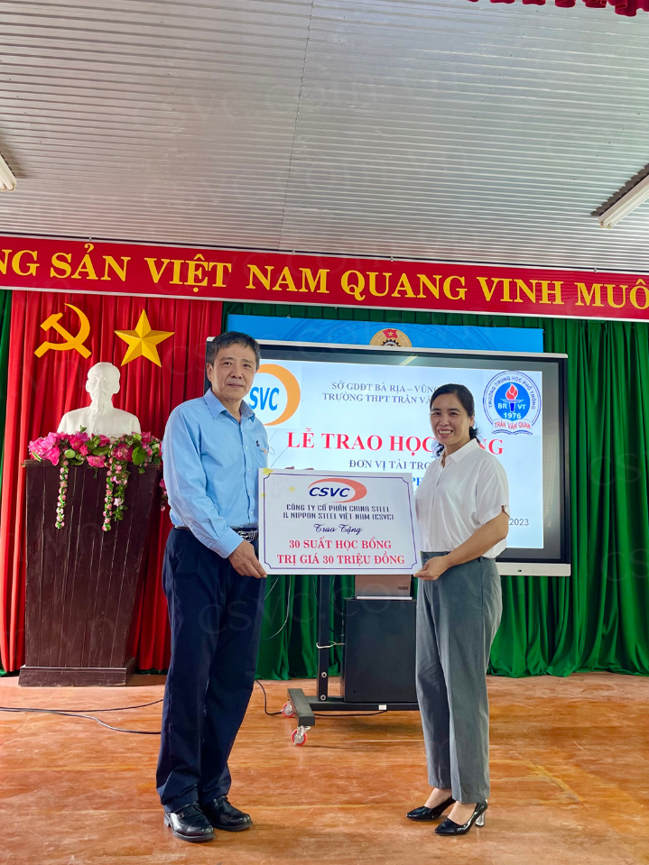 CSVC SPONSORED PHÚ MỸ TOWN YOUNG PIONEERS' ORGANIZATION FOR GIVING SCHOLARSHIPS TO DISADVANTAGED HIGHSCHOOL STUDENTS IN BA RIA - VUNG TAU PROVINCE